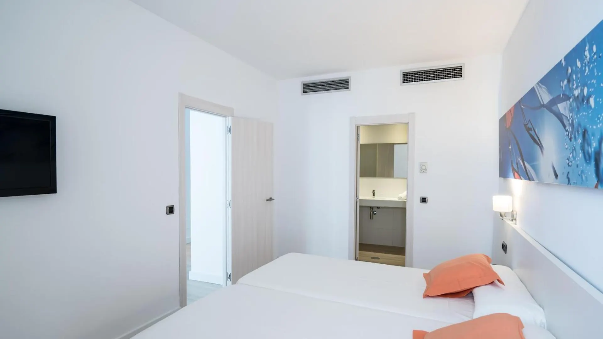 **** מלון Sant Antoni de Portmany Thb Ocean Beach - Adults Only ספרד
